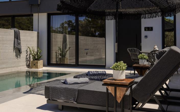 Image No.12-8 Bed Commercial for sale