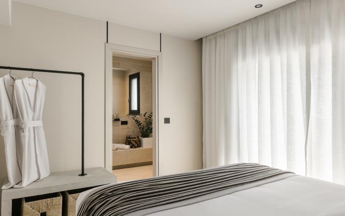 Image No.21-8 Bed Commercial for sale