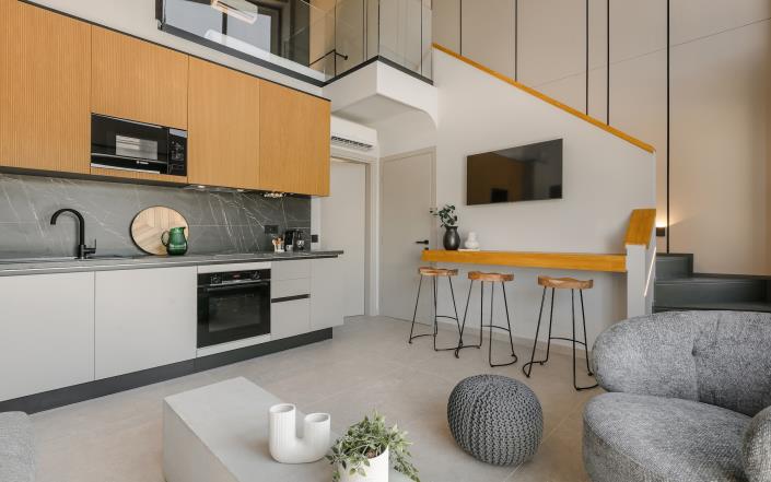 Image No.25-8 Bed Commercial for sale