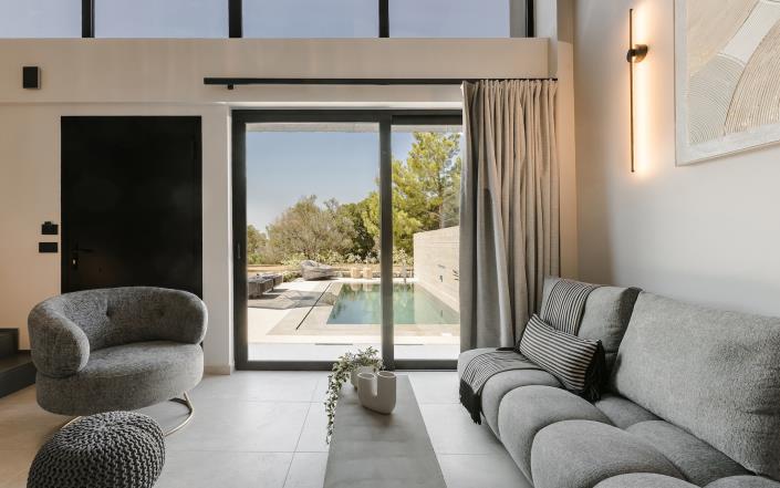 Image No.23-8 Bed Commercial for sale