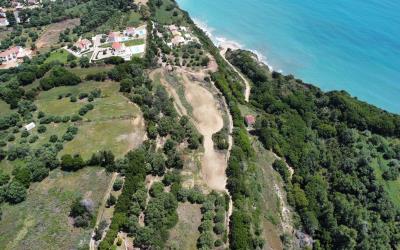 Pessada-Amazing-Coastal-Plot-2