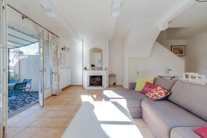 Image No.10-3 Bed House for sale