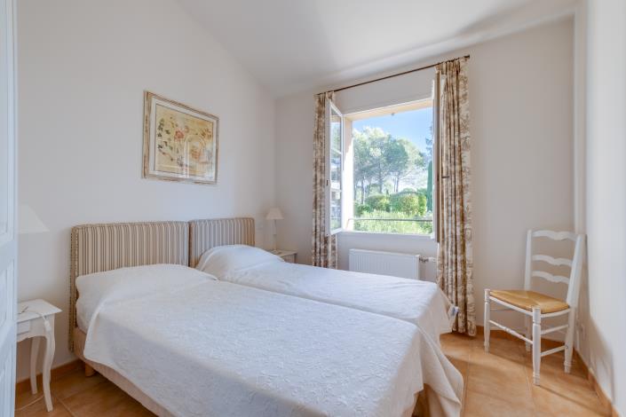 Image No.17-3 Bed House for sale