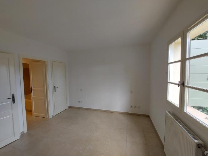 Image No.12-3 Bed Apartment for sale