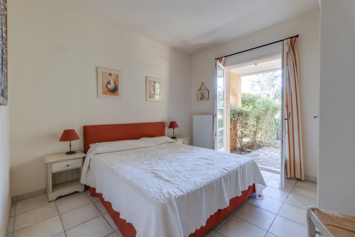 Image No.13-2 Bed Semi-Detached for sale