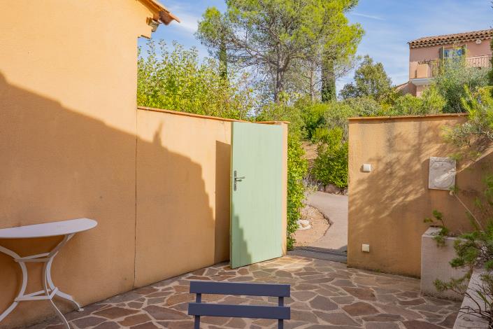 Image No.8-2 Bed House for sale