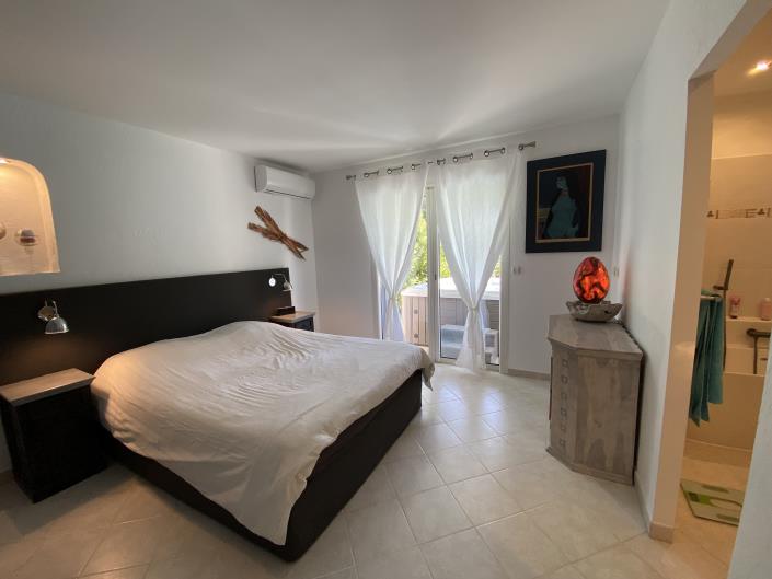 Image No.14-4 Bed Villa / Detached for sale