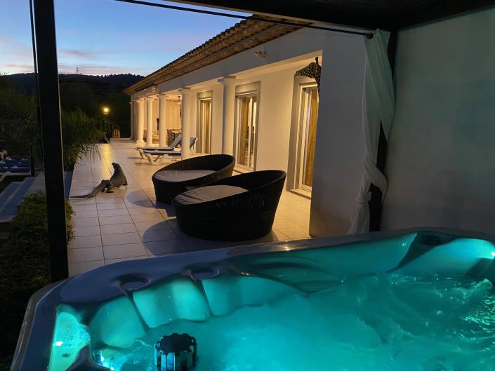 Image No.5-4 Bed Villa / Detached for sale