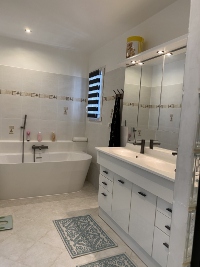 Image No.15-4 Bed Villa / Detached for sale