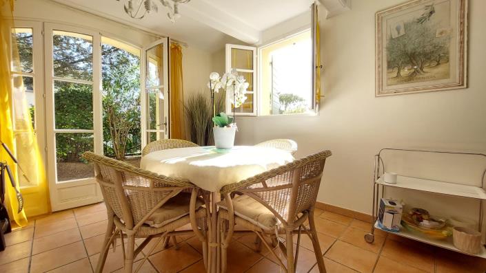 Image No.6-3 Bed House for sale