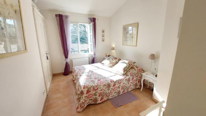 Image No.10-3 Bed House for sale