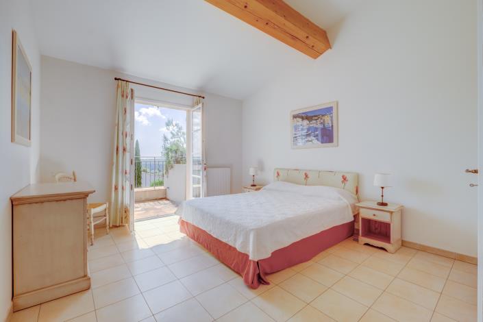 Image No.10-3 Bed House for sale