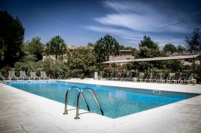 Piscine-collective-hameau-Aureto