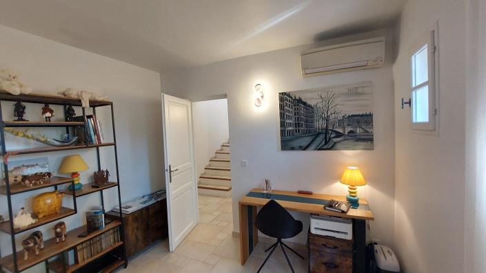 Image No.17-3 Bed House for sale