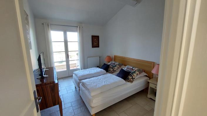 Image No.21-3 Bed House for sale