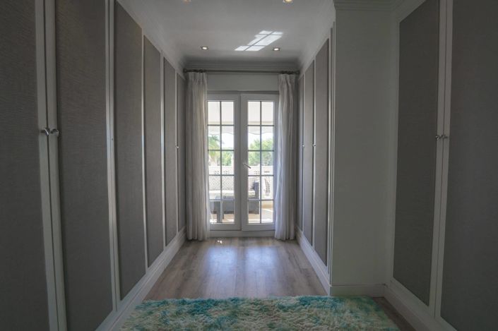 Image No.66-4 Bed Villa / Detached for sale