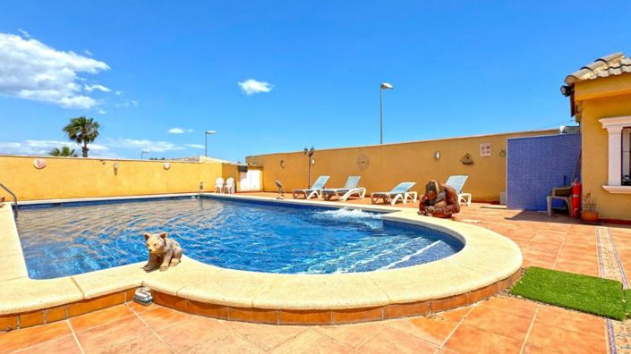 Image No.2-6 Bed Villa for sale