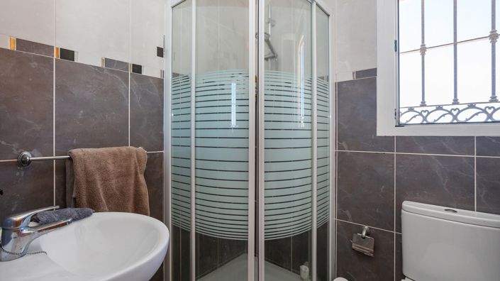 Image No.38-6 Bed Villa for sale