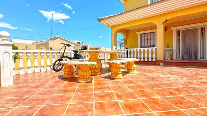 Image No.4-6 Bed Villa for sale