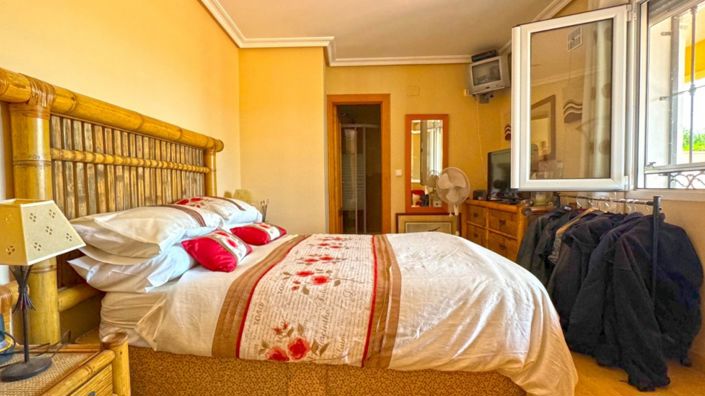 Image No.9-6 Bed Villa for sale