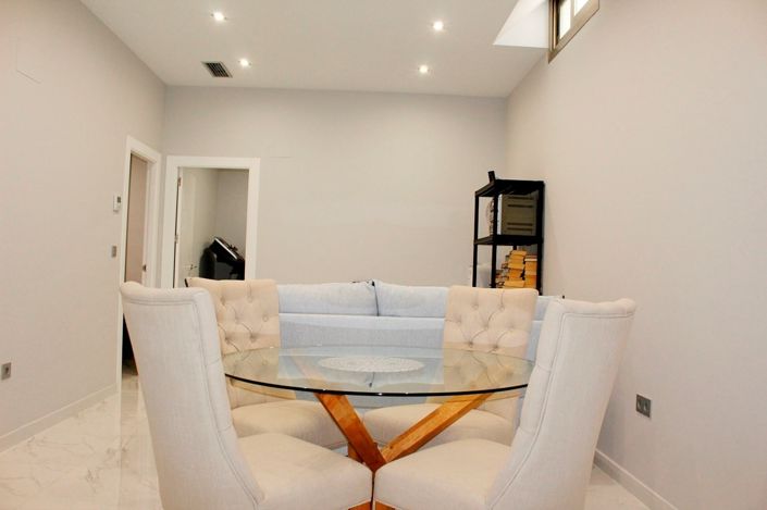 Image No.11-Villa de 4 chambres à vendre à Alicante