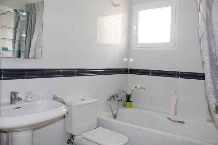 Image No.8-4 Bed Villa for sale