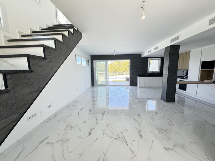 Image No.5-4 Bed Villa for sale