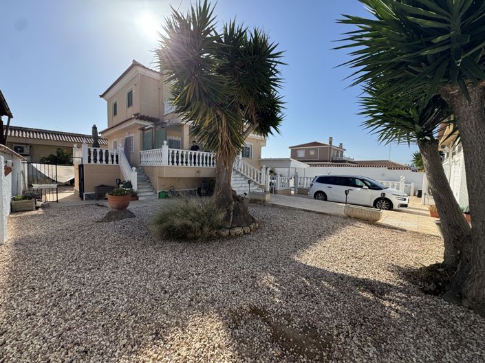 Image No.2-4 Bed Villa for sale
