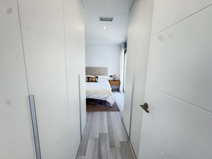 Image No.9-4 Bed Villa for sale