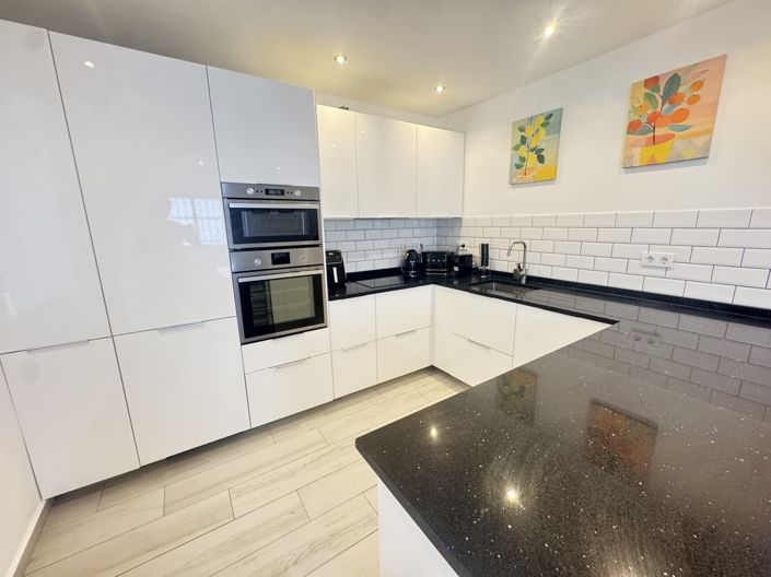 Image No.7-2 Bed Villa for sale