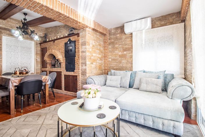 Image No.15-4 Bed Property for sale