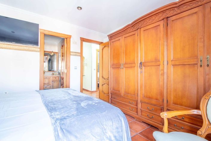 Image No.20-4 Bed Property for sale