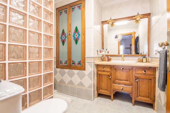 Image No.22-4 Bed Property for sale