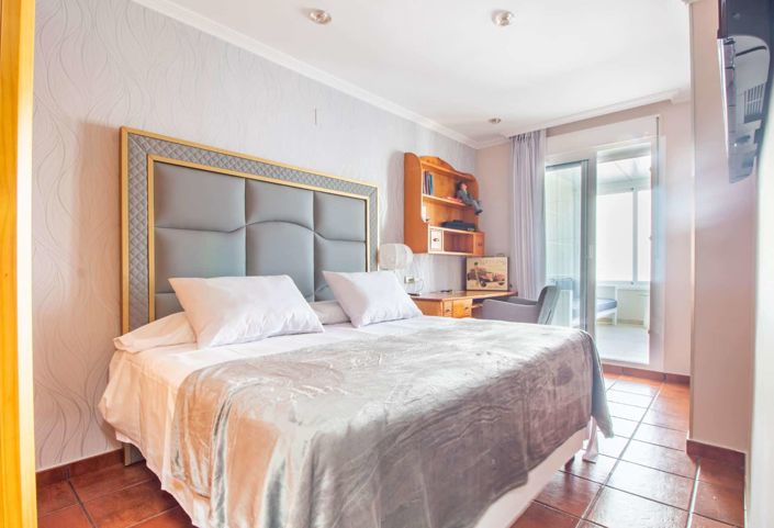 Image No.24-4 Bed Property for sale