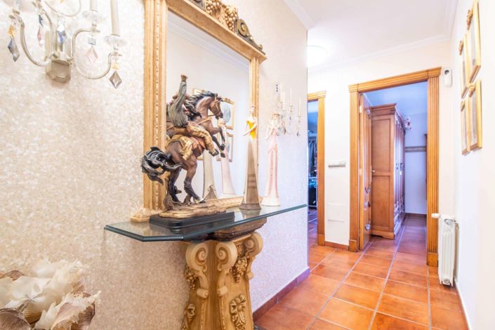 Image No.32-4 Bed Property for sale