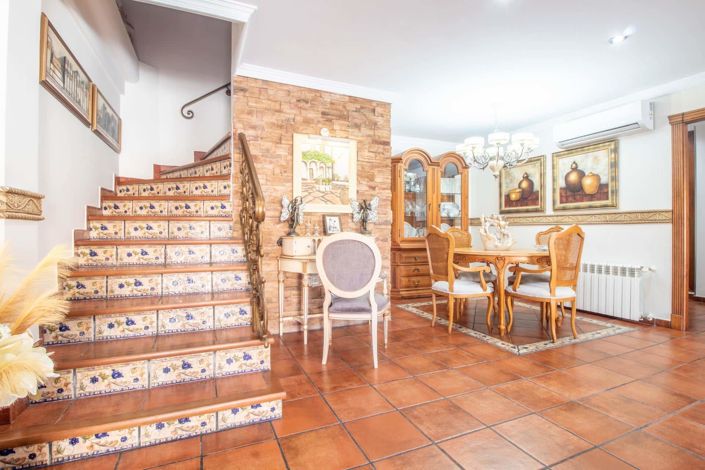 Image No.6-4 Bed Property for sale