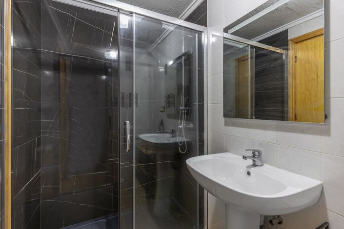 Image No.9-3 Bed Property for sale