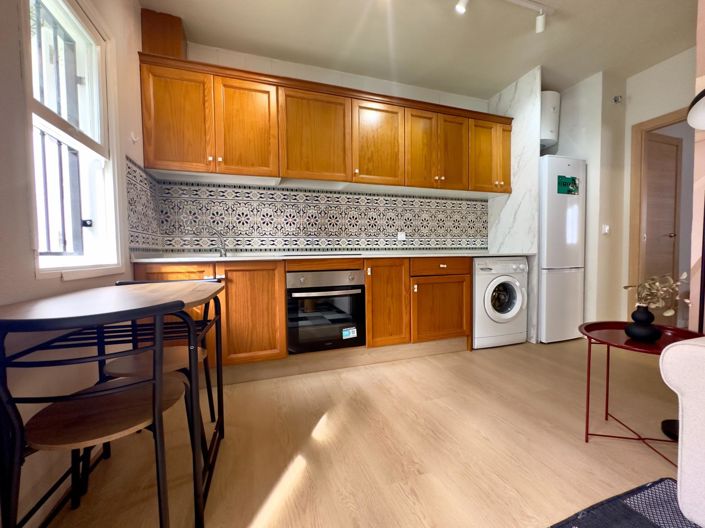 Image No.10-1 Bed Property for sale