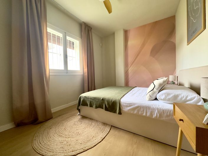 Image No.13-1 Bed Property for sale