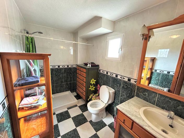 Image No.18-4 Bed Townhouse for sale