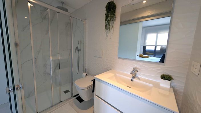 Image No.18-2 Bed Property for sale