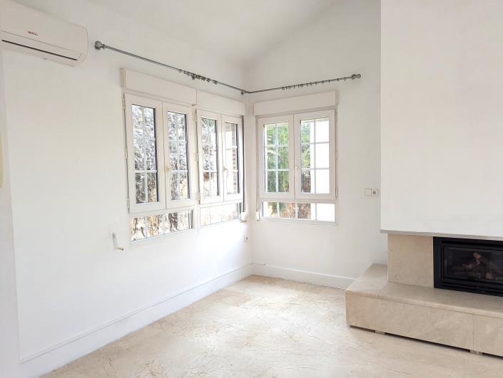 Image No.3-4 Bed Villa for sale