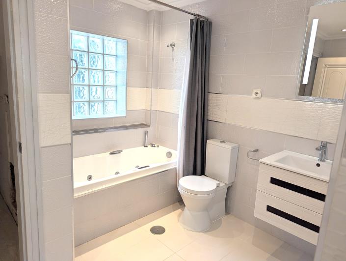 Image No.26-4 Bed Villa for sale