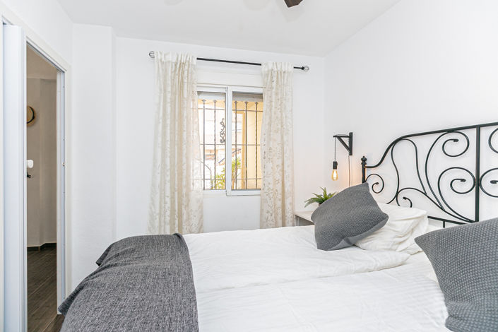 Image No.20-2 Bed Townhouse for sale