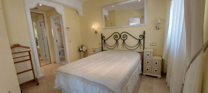 Image No.14-3 Bed Property for sale