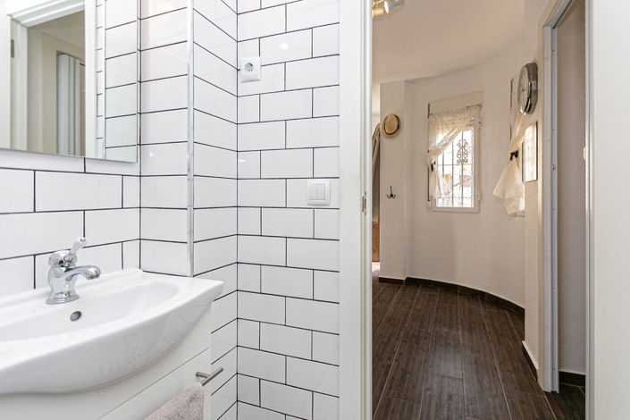 Image No.18-2 Bed Townhouse for sale