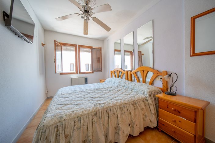 Image No.12-4 Bed Property for sale