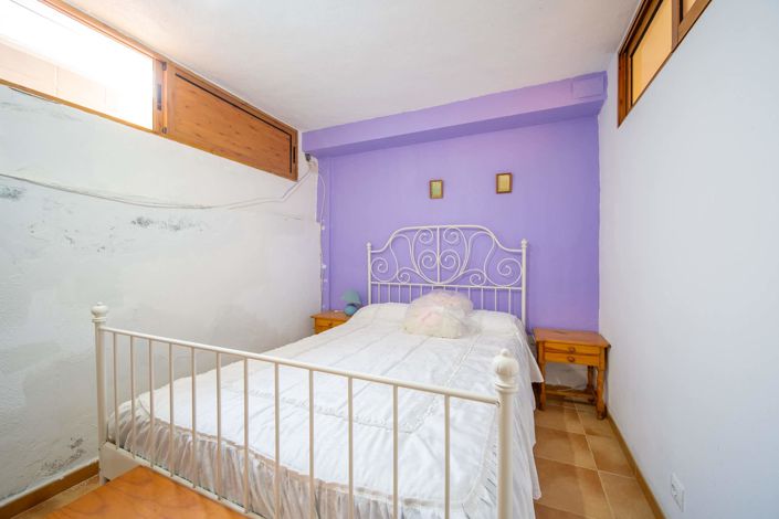 Image No.17-4 Bed Property for sale