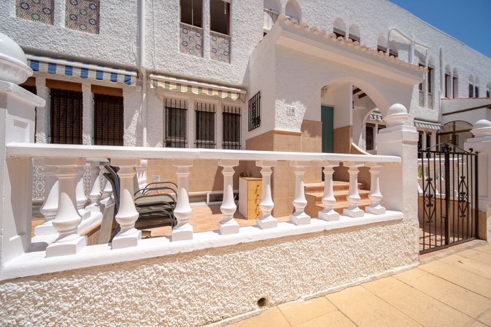 Image No.27-4 Bed Property for sale