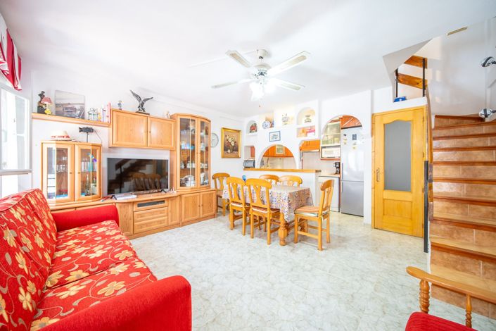 Image No.4-4 Bed Property for sale